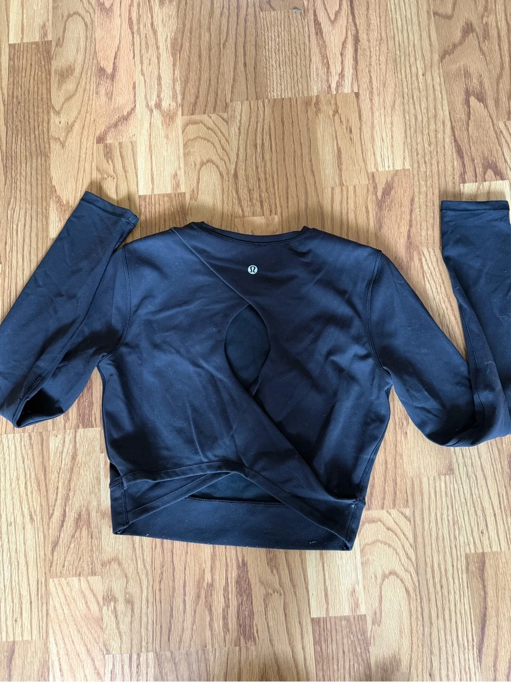 lululemon athletica Black Long-Sleeve Cropped shirt